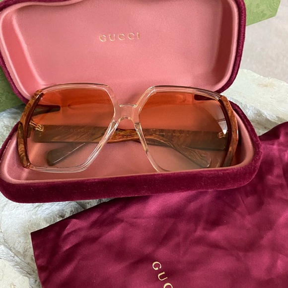 Women’s Gucci sunglasses marble in color, large lens - Picture 1 of 3
